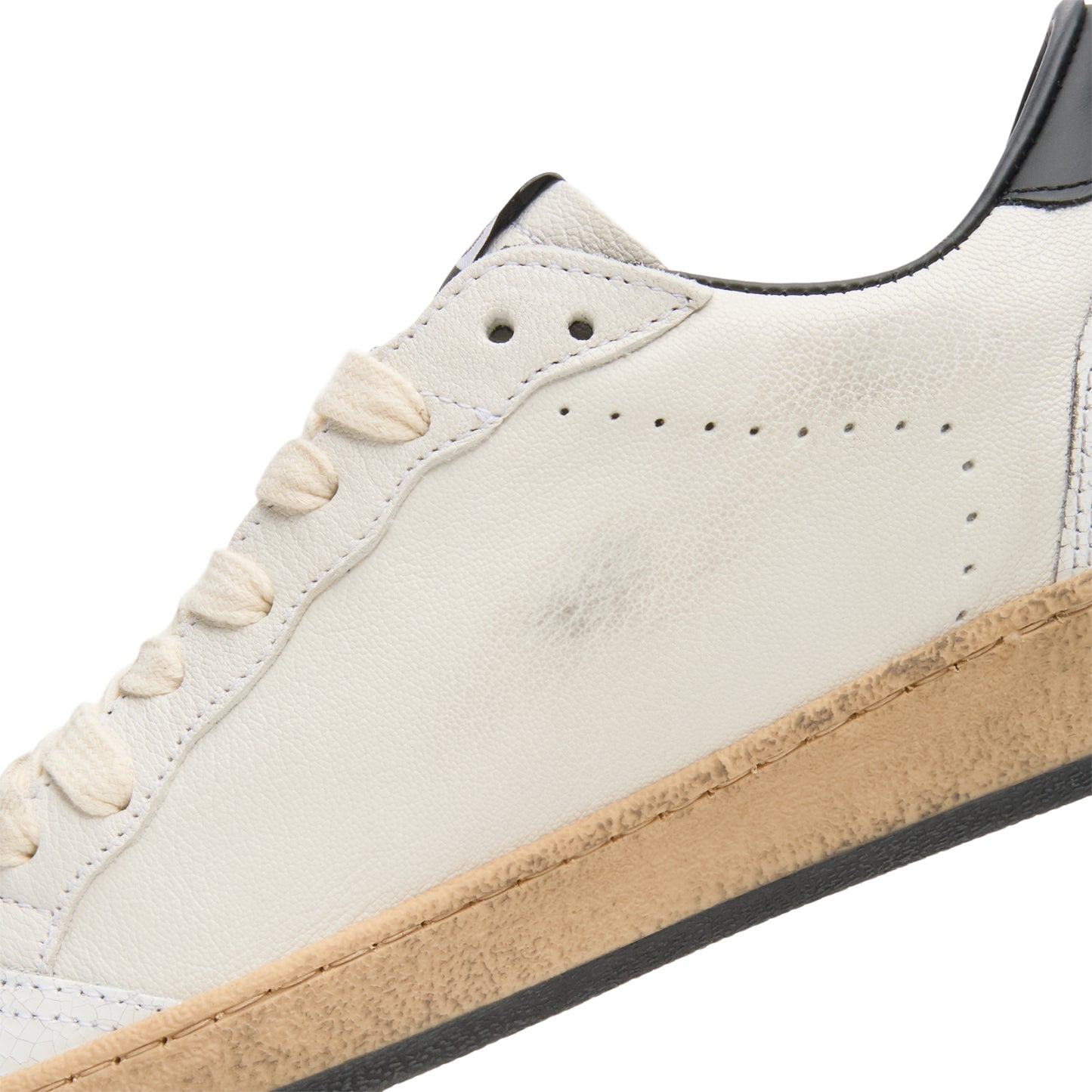 Golden Goose Ballstar Nappa Upper Leather Star And Heel Crack Toe And Spur (White/Black)
